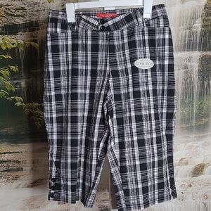 New with tag! Zoey & Beth Women Large Lightweight Black White Plaid Capri Pants